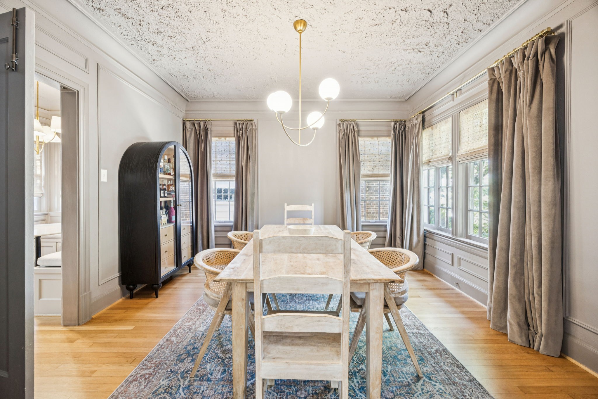 6006 Mercedes Avenue