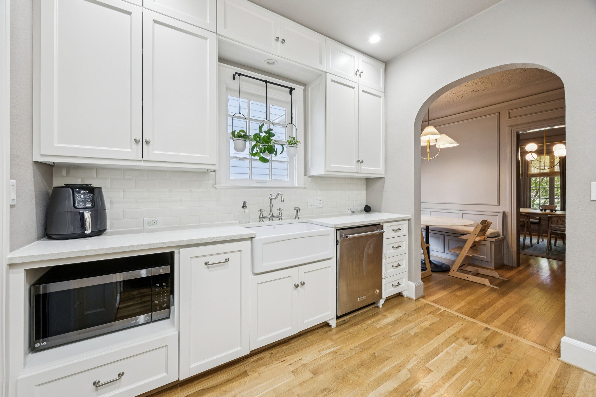 6006 Mercedes Avenue