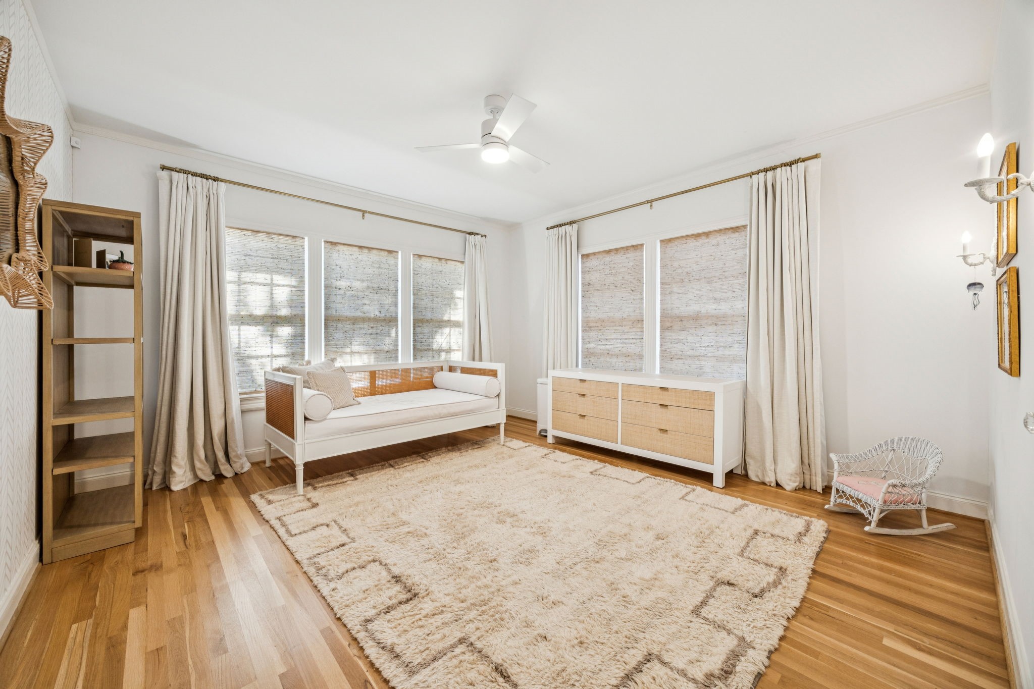 6006 Mercedes Avenue