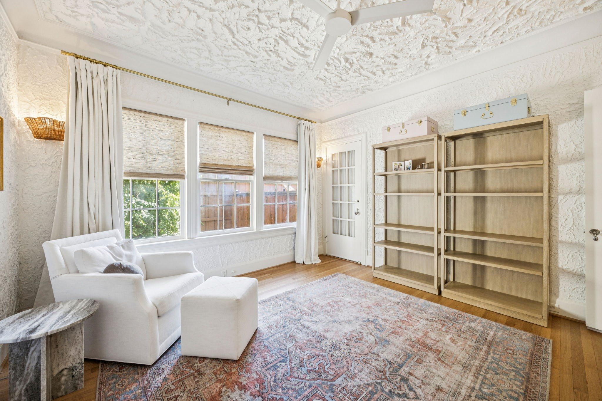 6006 Mercedes Avenue