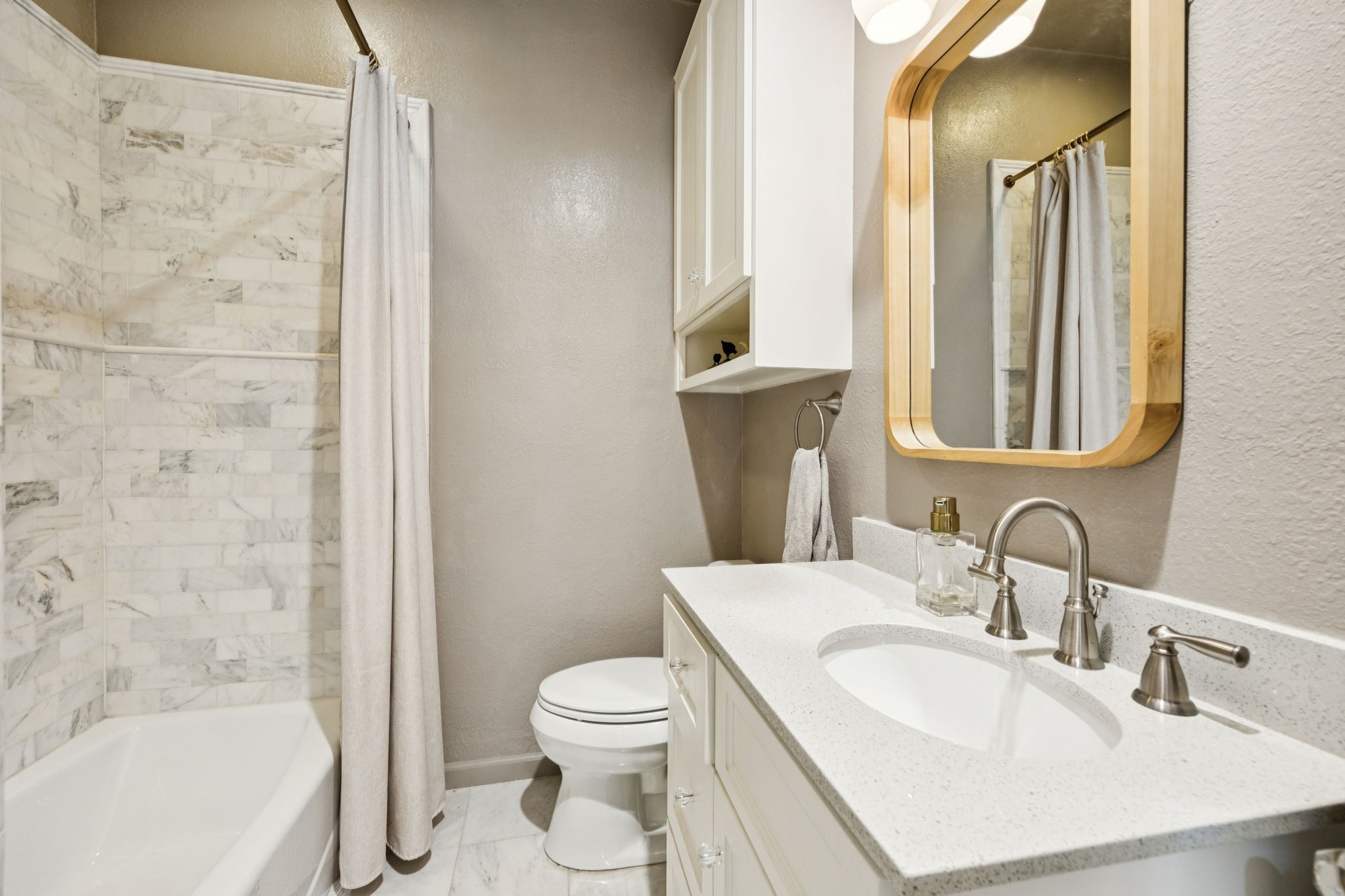 6006 Mercedes Avenue