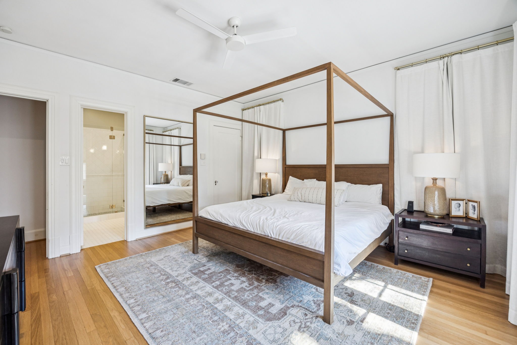 6006 Mercedes Avenue