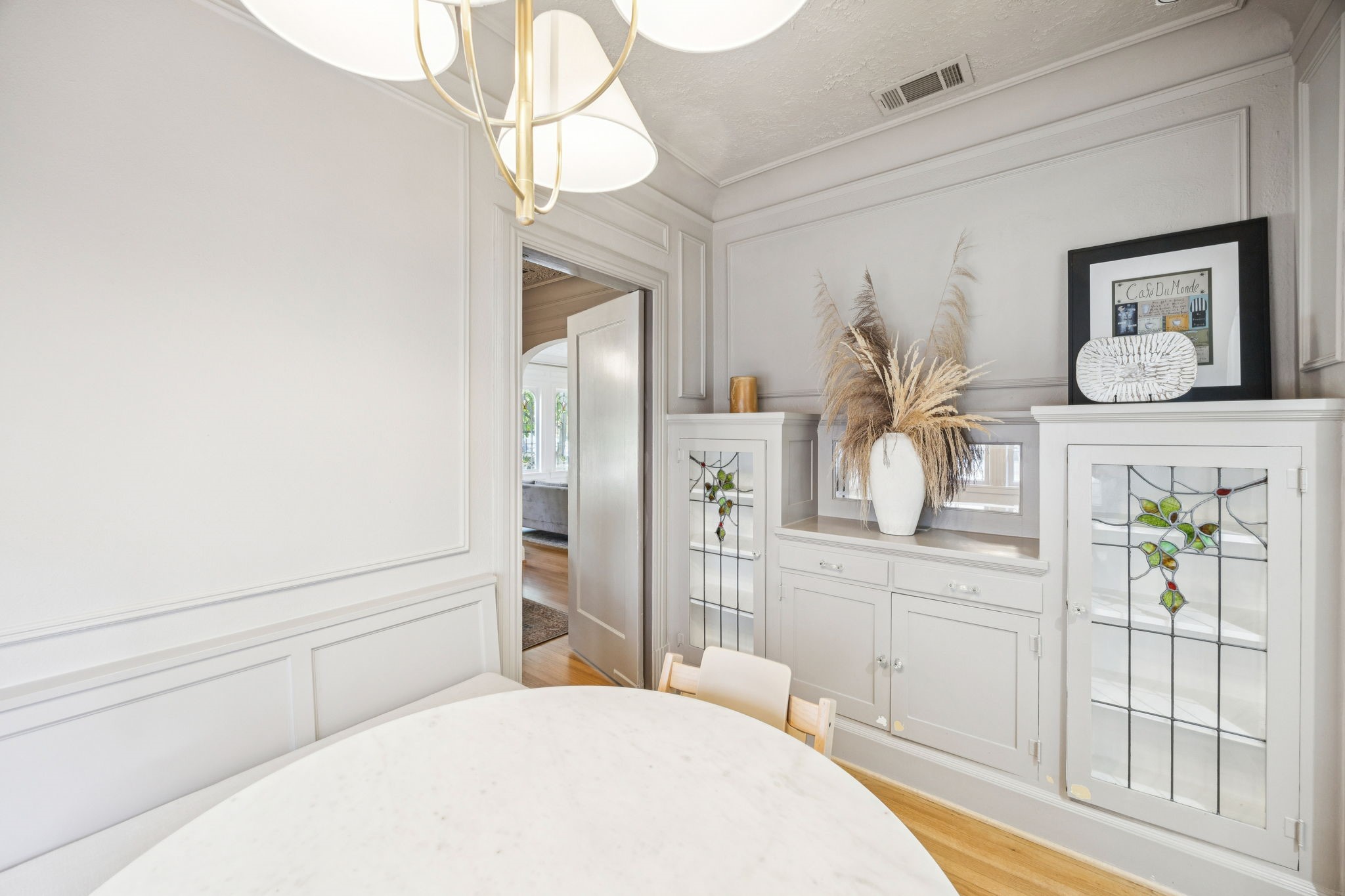 6006 Mercedes Avenue