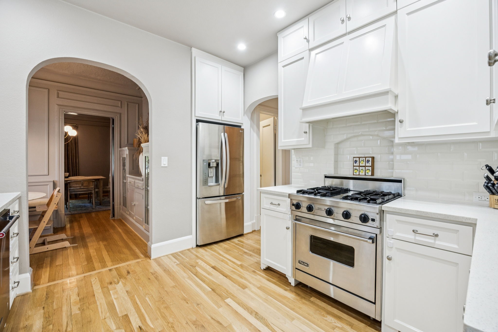 6006 Mercedes Avenue