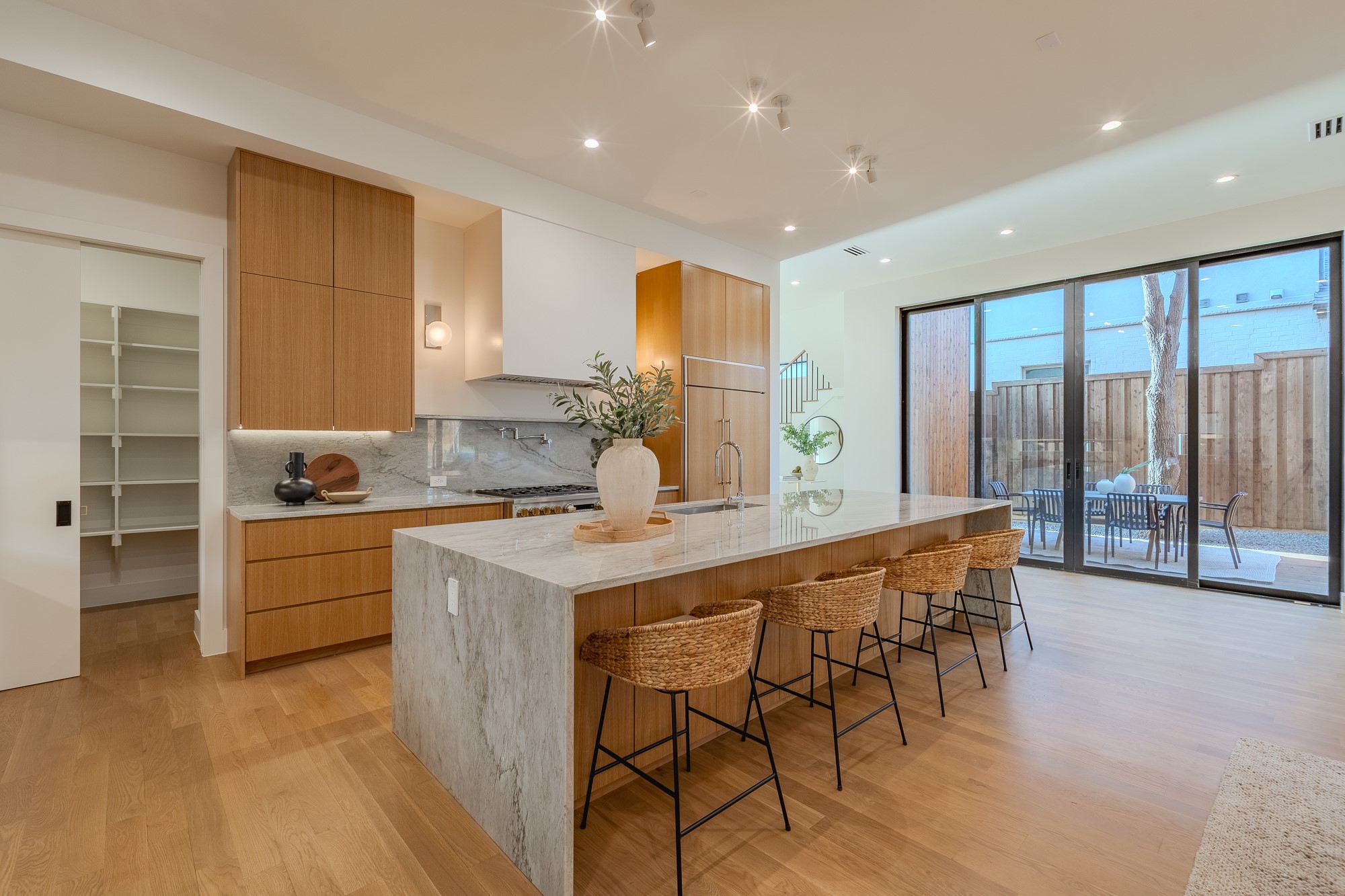 7319 Casa Loma Avenue