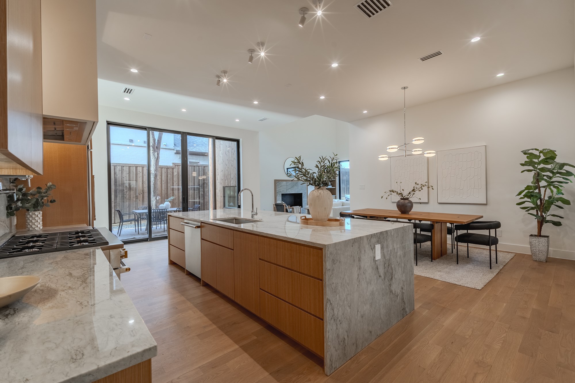 7319 Casa Loma Avenue