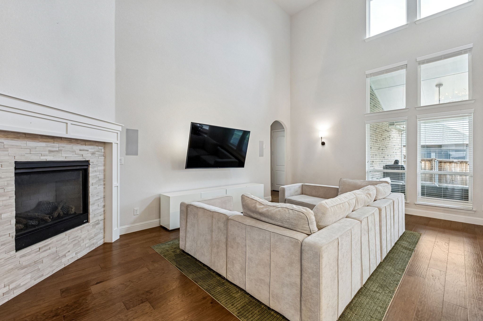 12620 Royal Oaks Lane