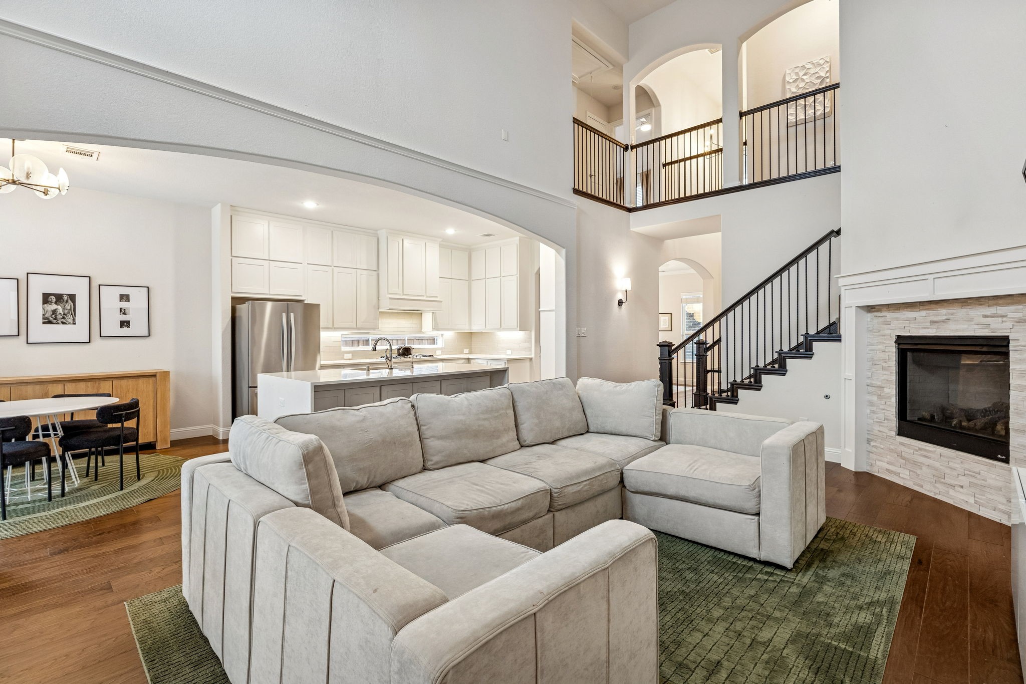 12620 Royal Oaks Lane