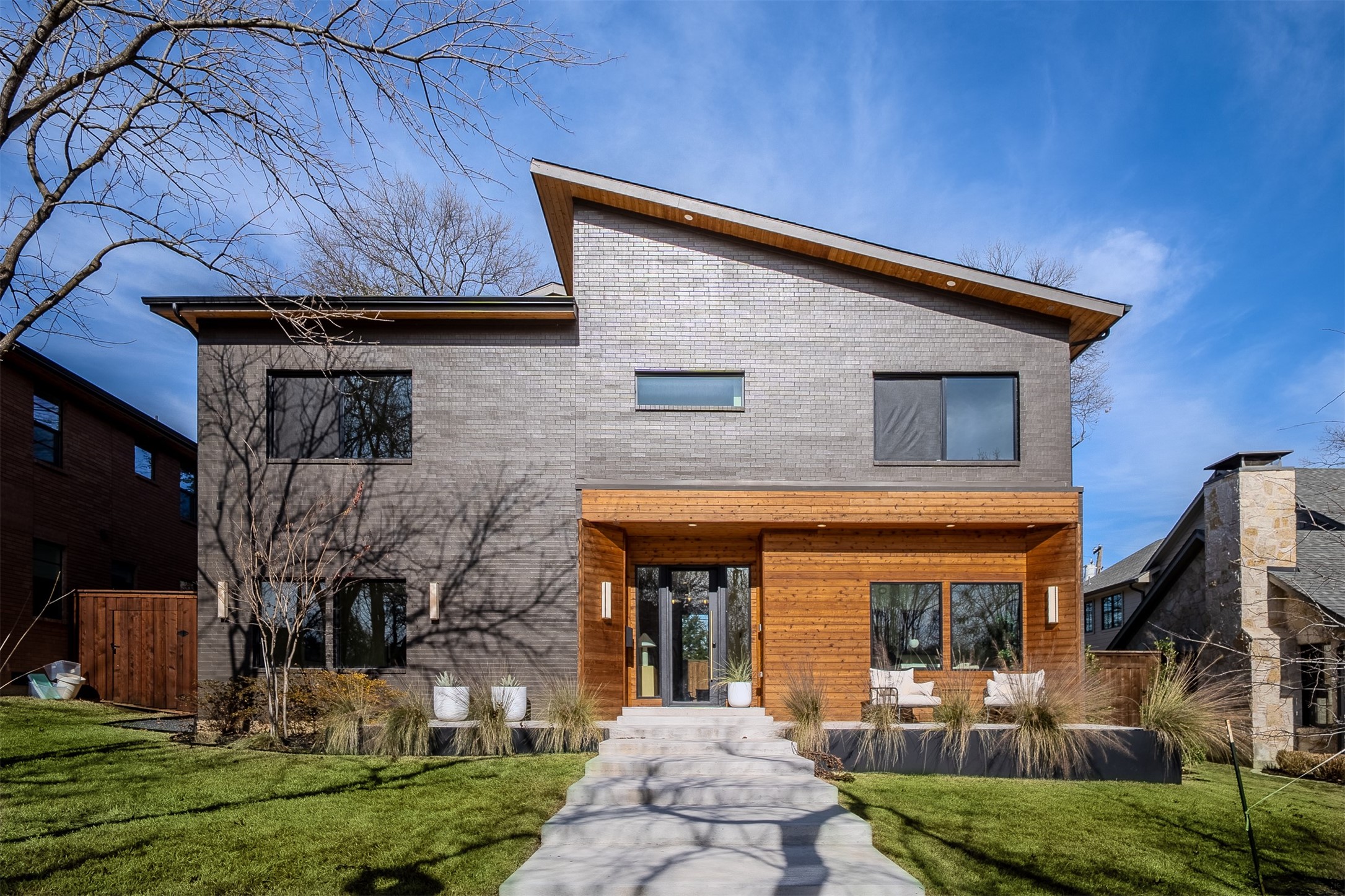 7115 Casa Loma Avenue