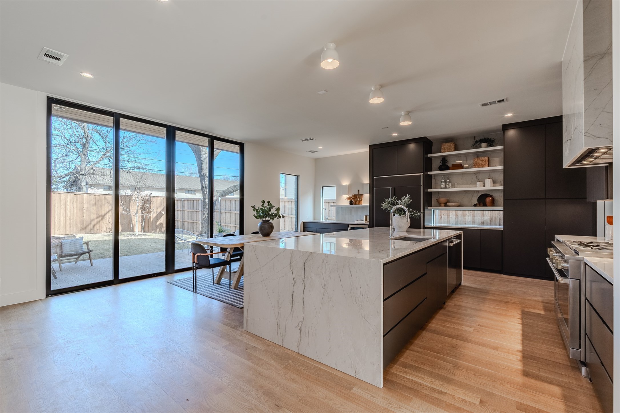 7115 Casa Loma Avenue