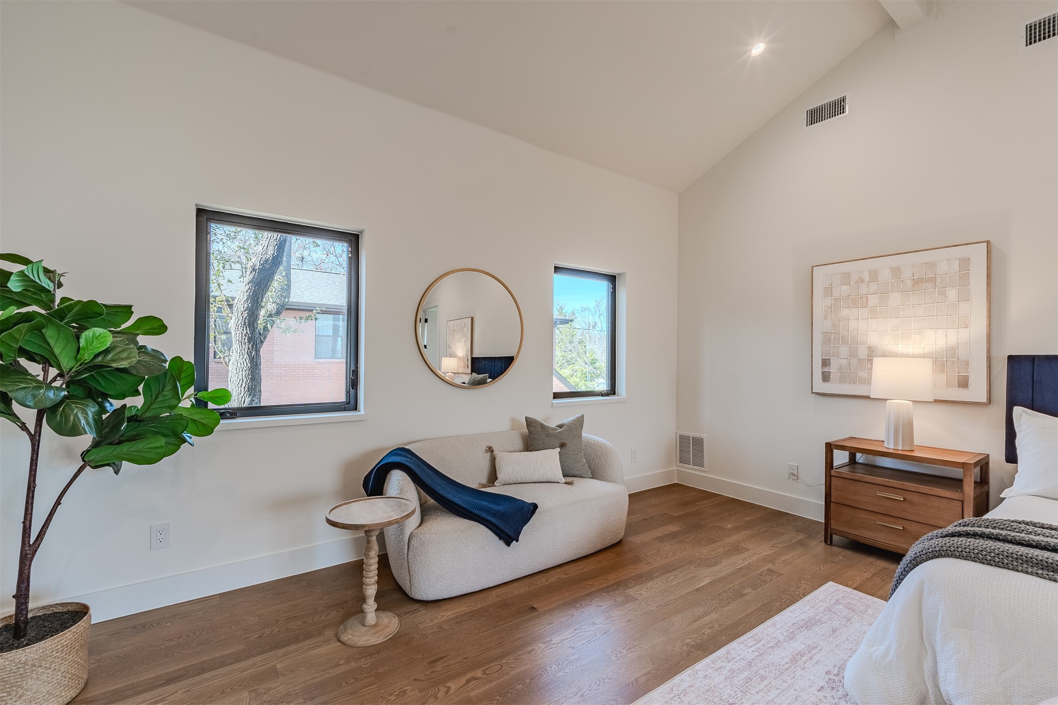 7115 Casa Loma Avenue