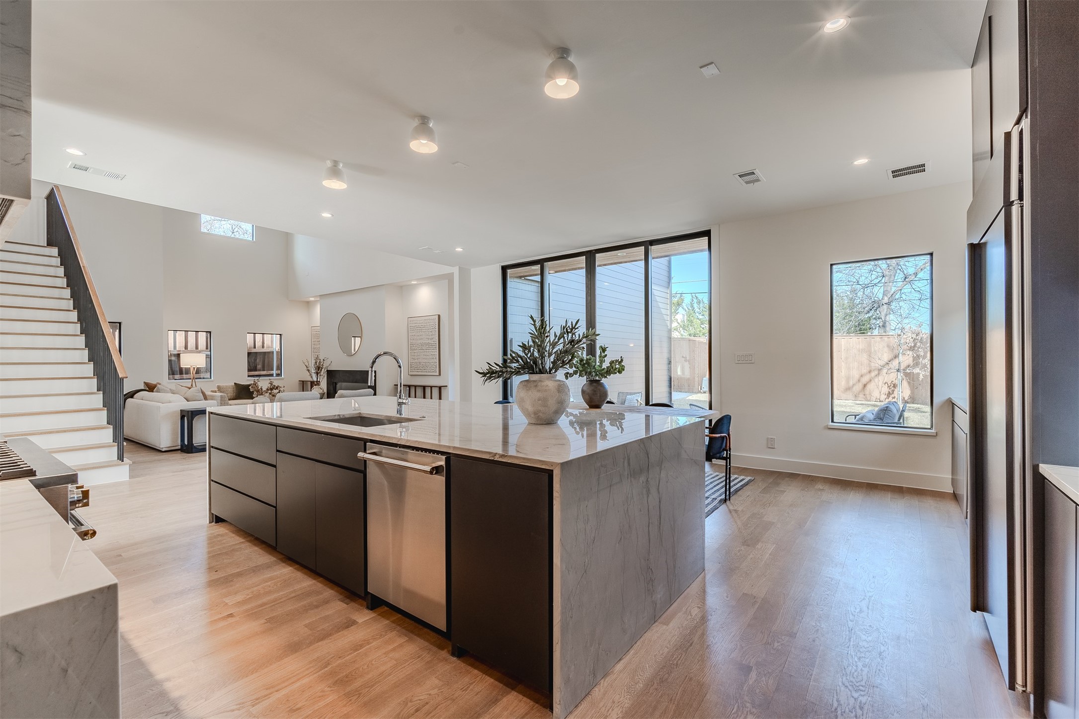 7115 Casa Loma Avenue