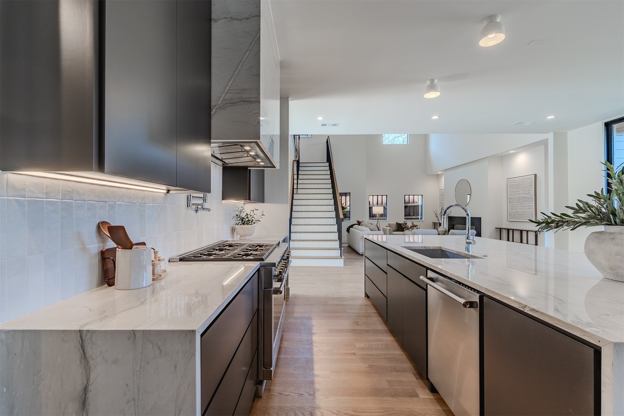 7115 Casa Loma Avenue