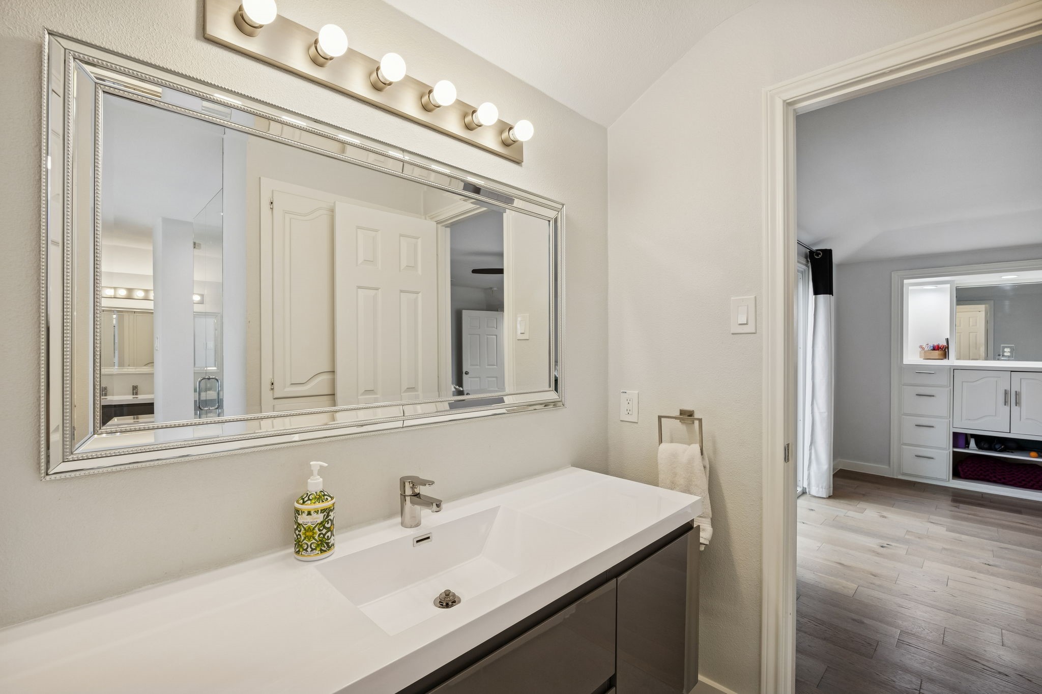 9522 Robin Meadow Drive