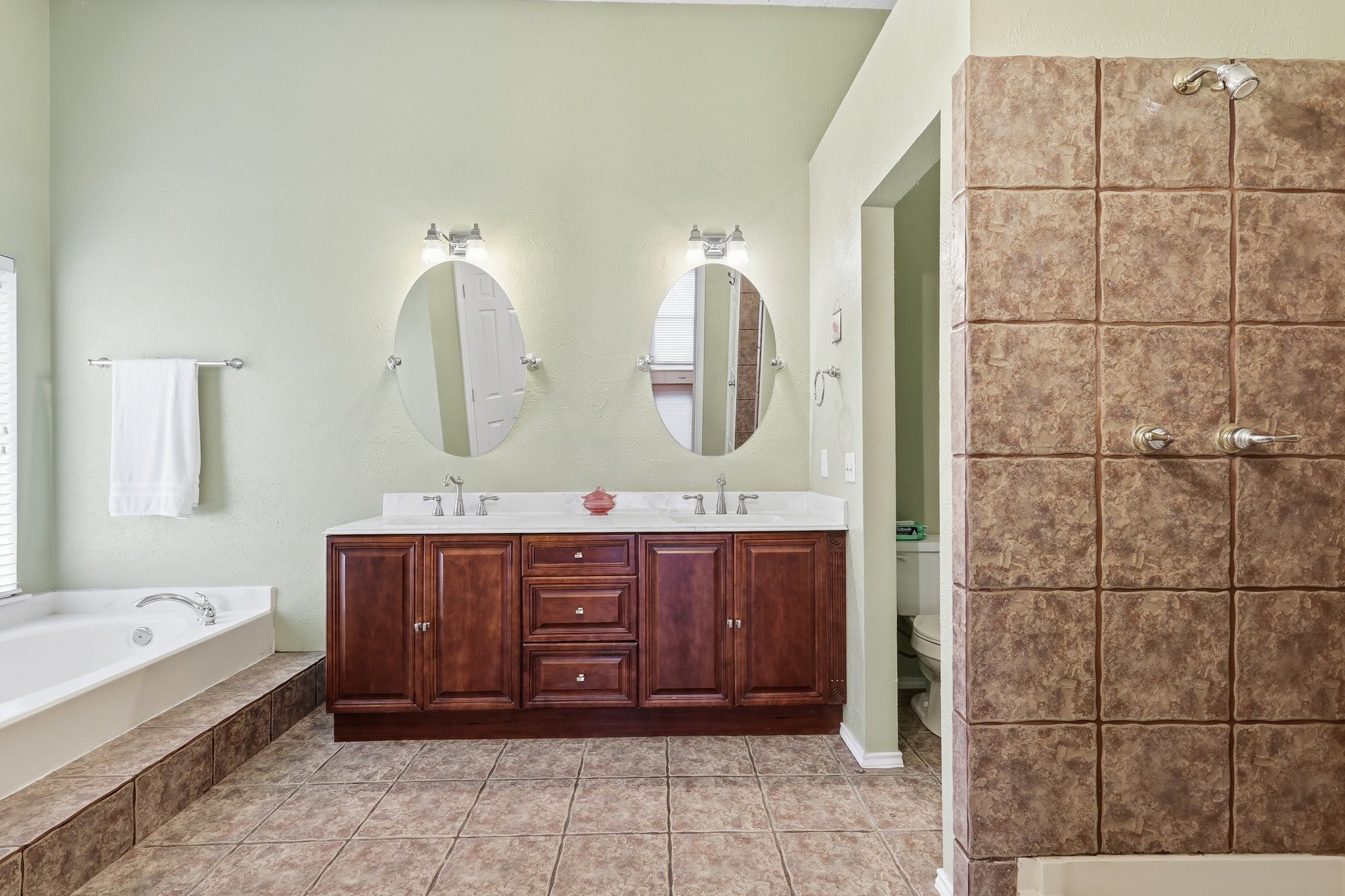 1338 Saddleback Lane