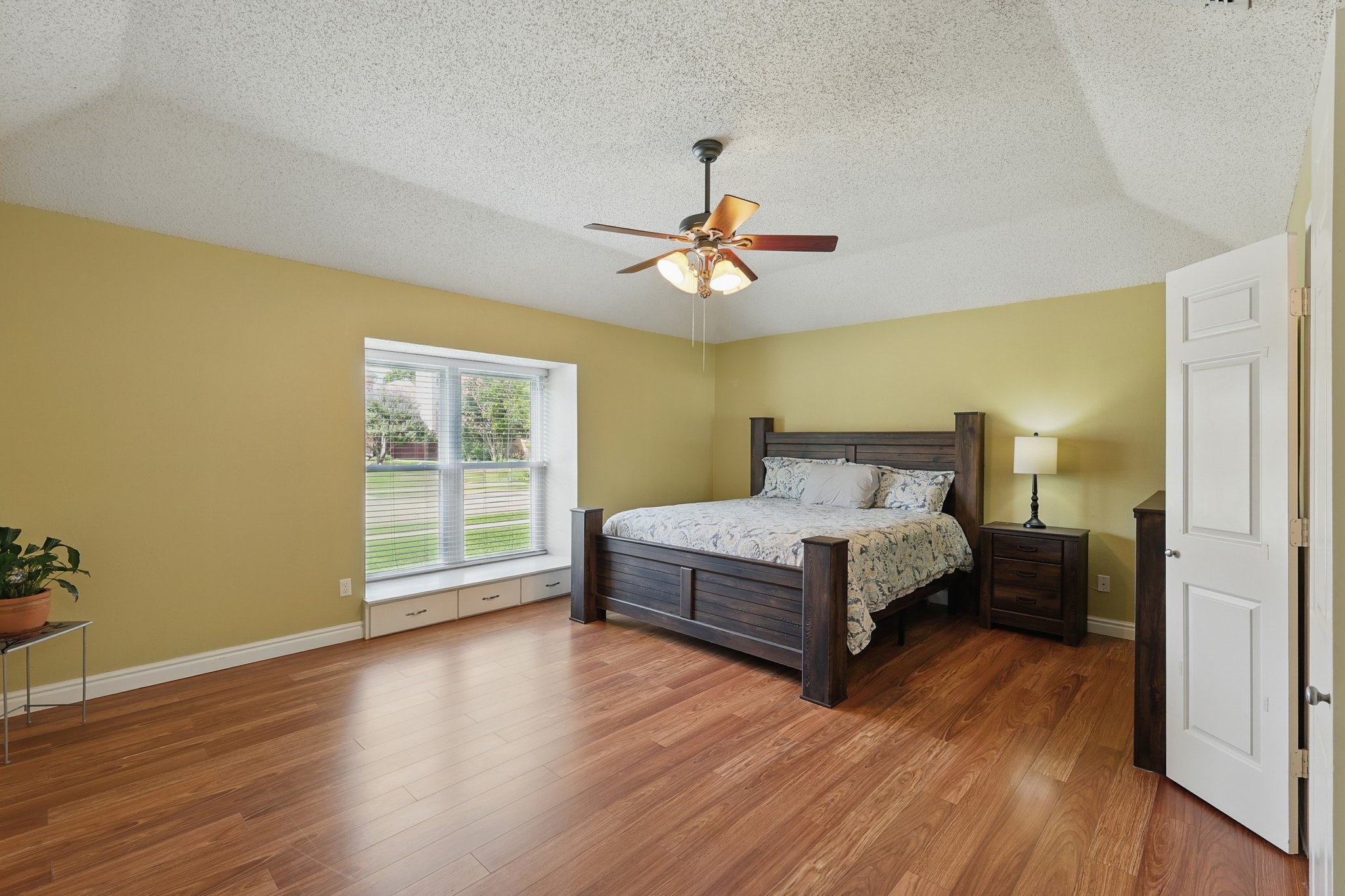 1338 Saddleback Lane