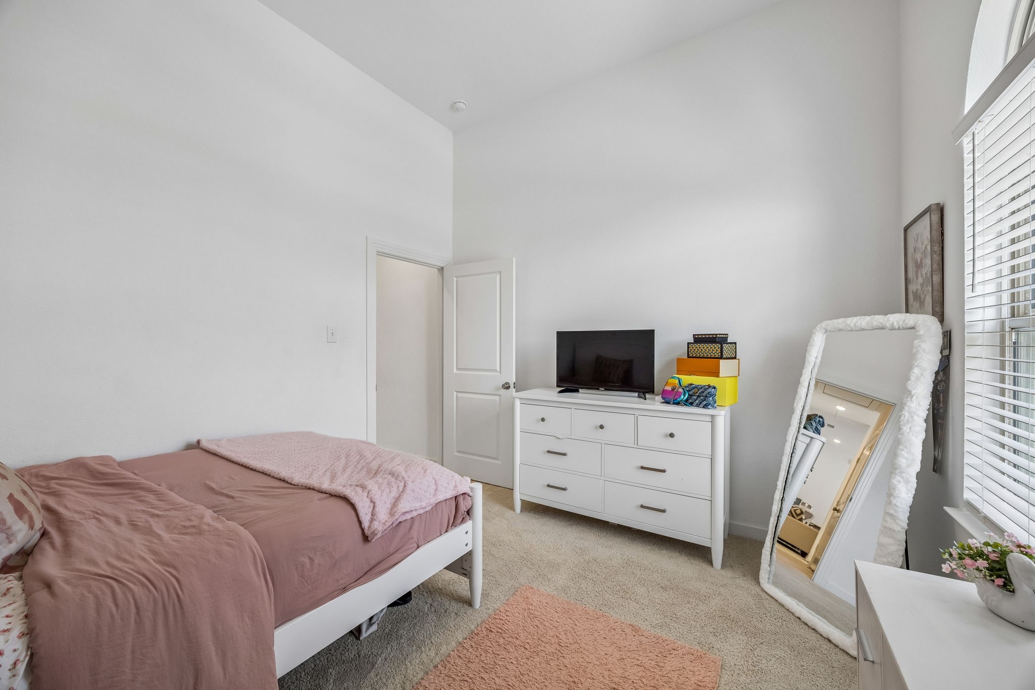 1133 Queensdown Way