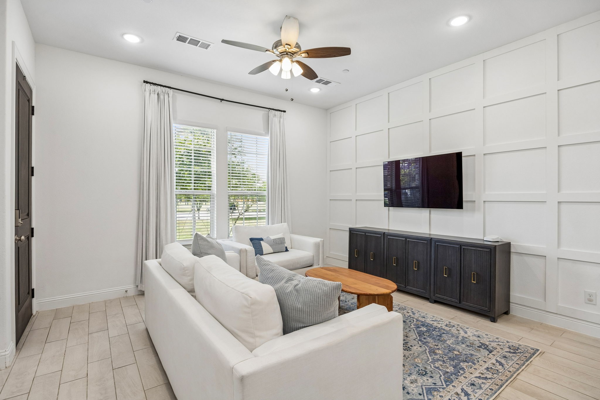 1467 Perrin Lane