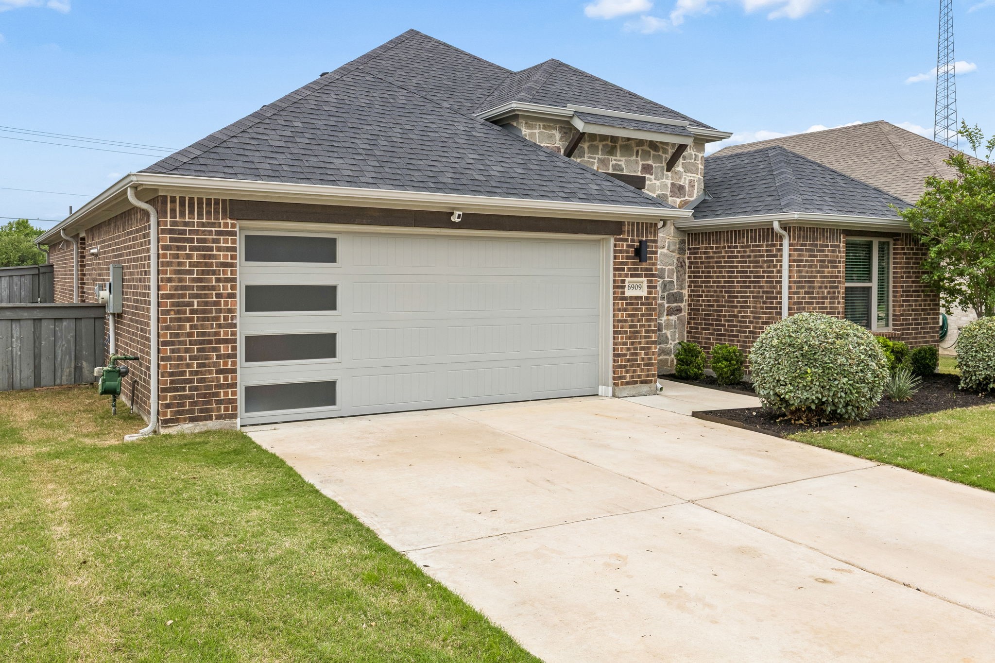 6909 Lilac Drive