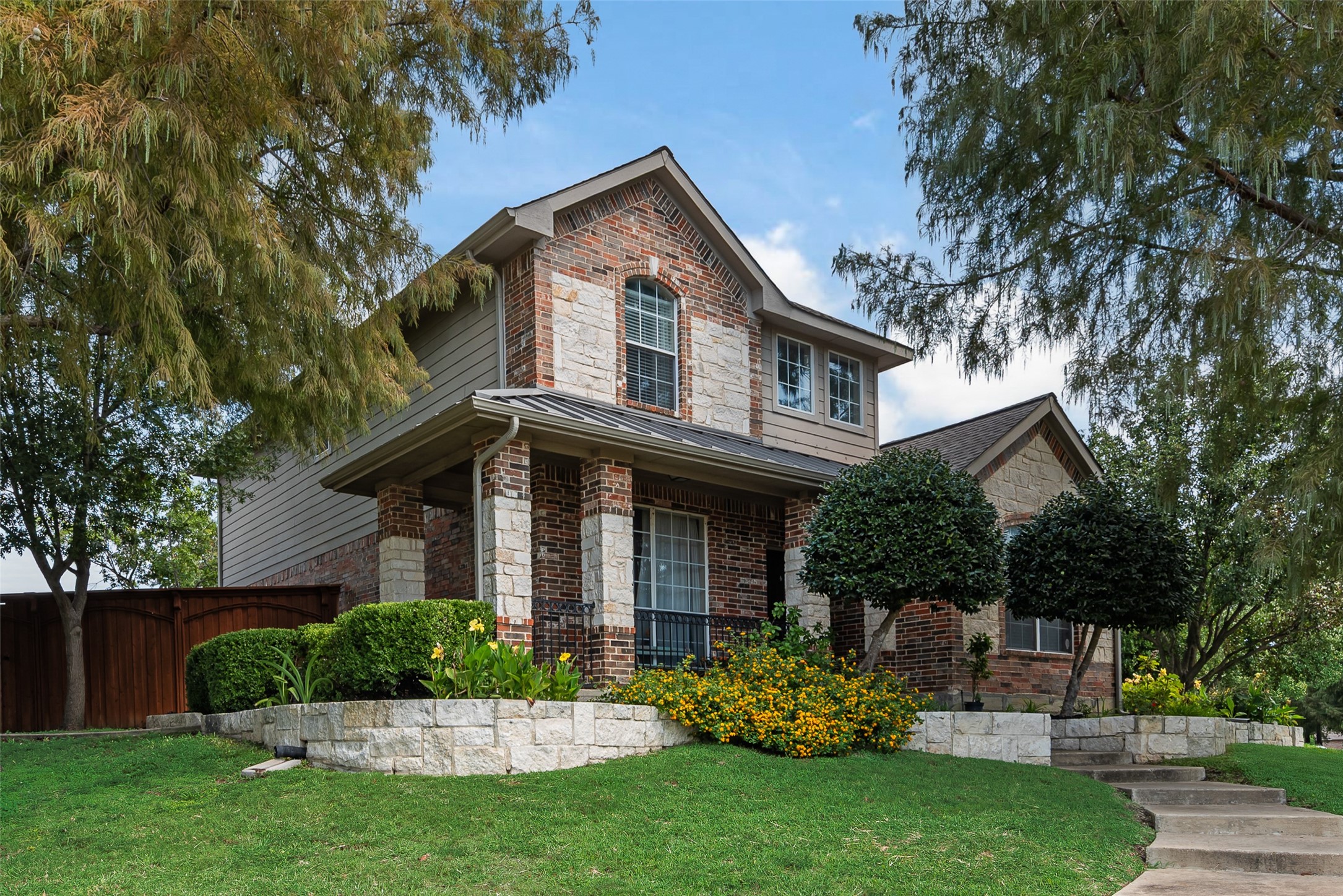 2240 Garden Crest Drive