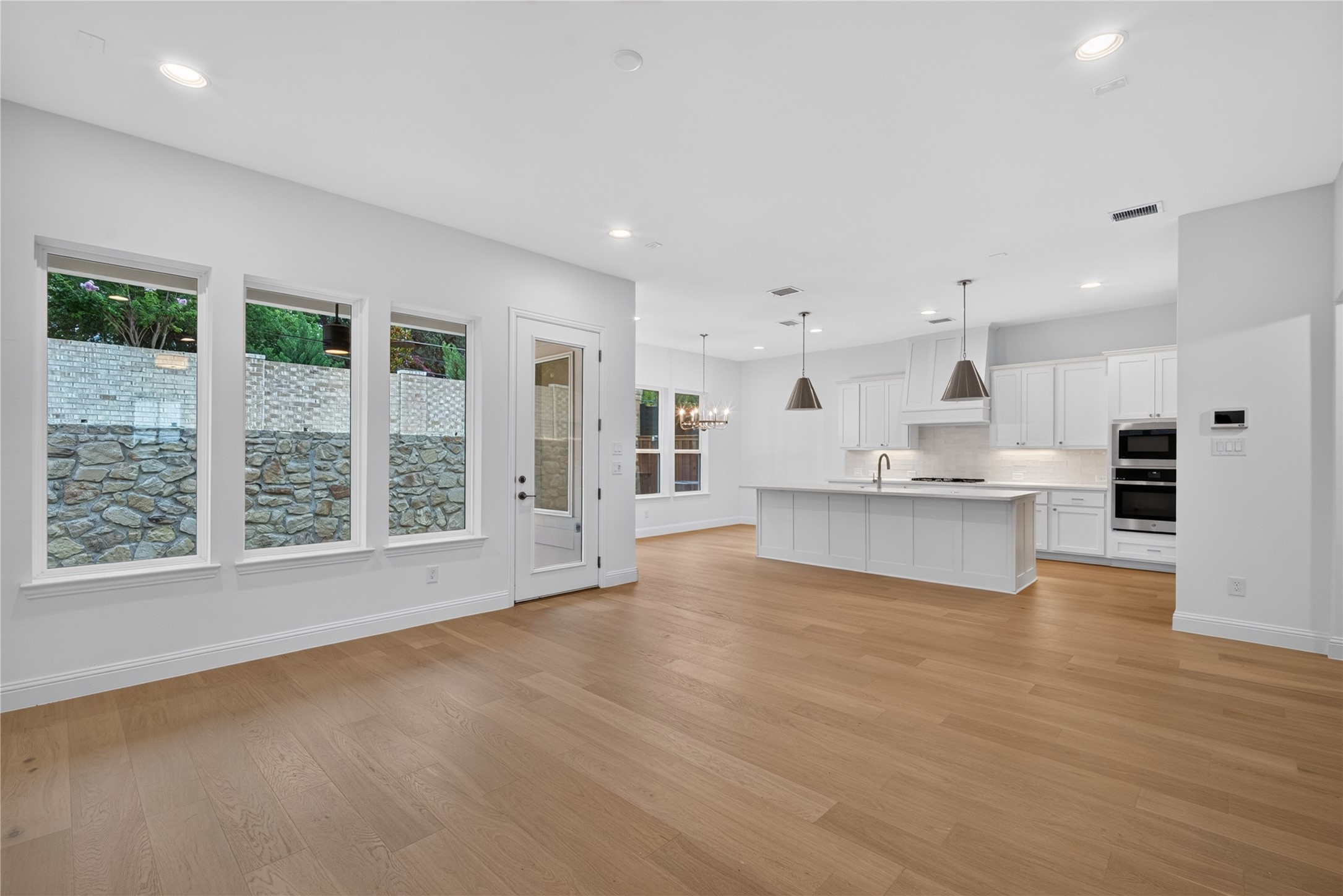9676 Mav Lane