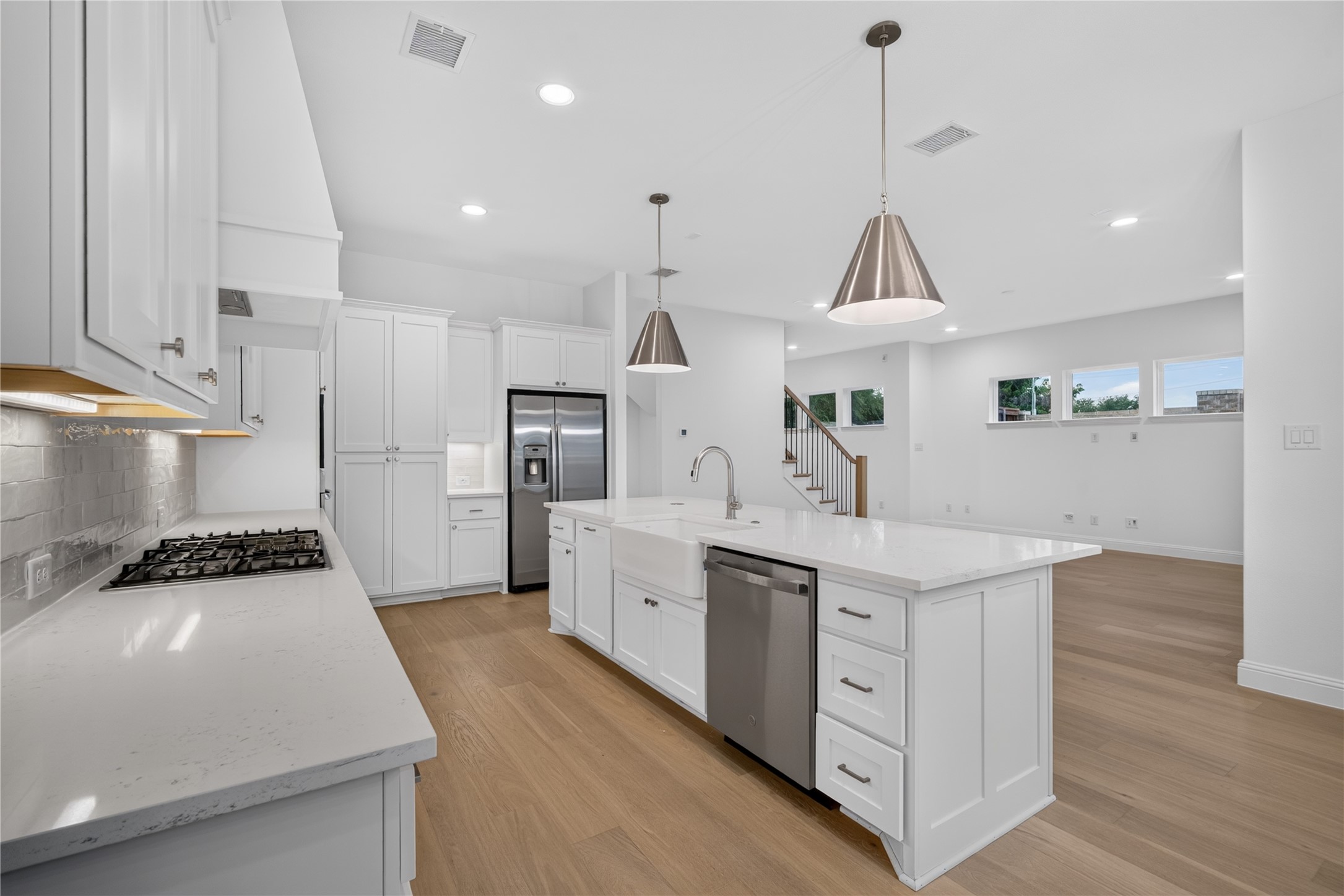 9676 Mav Lane