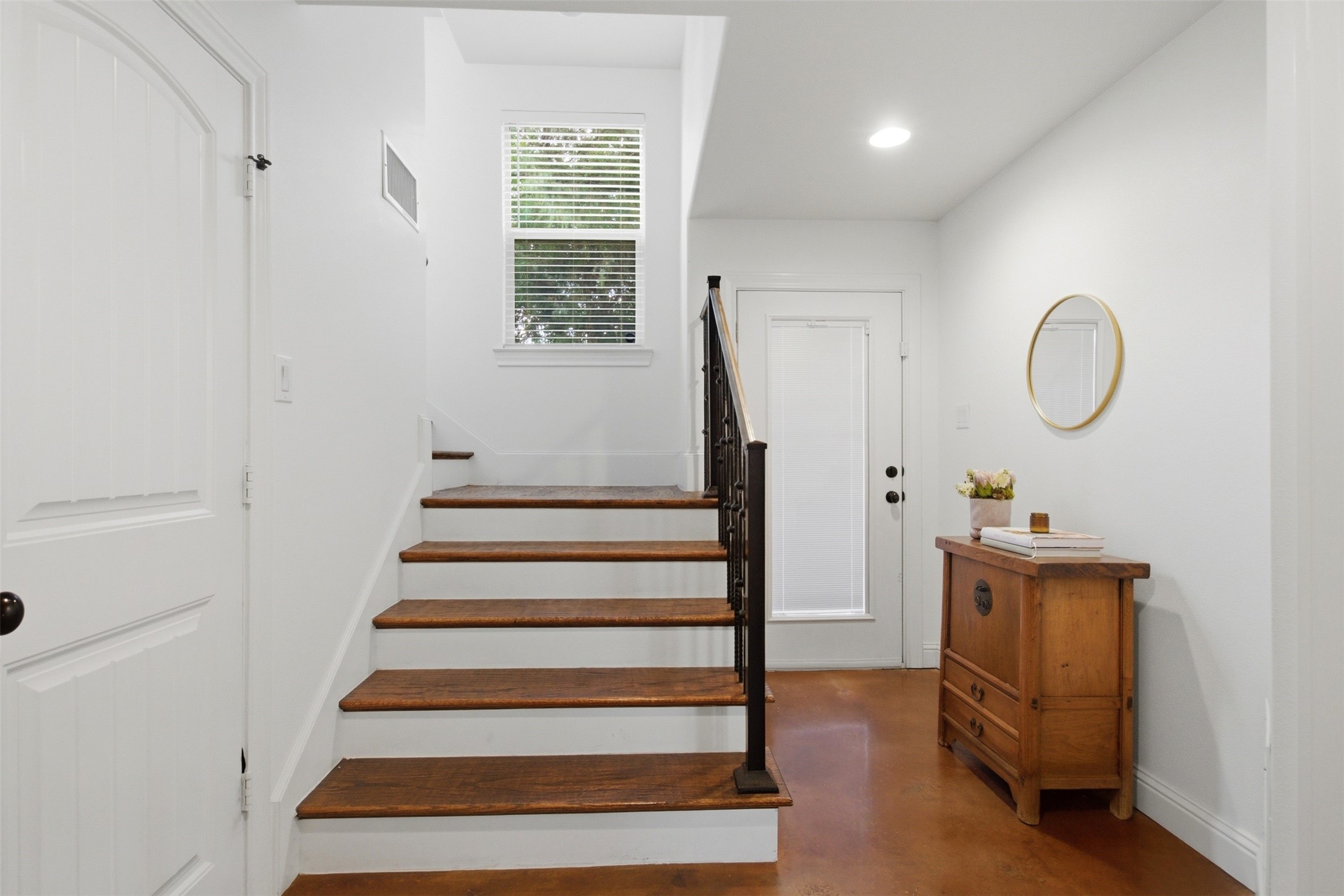 1715 Lewis Court