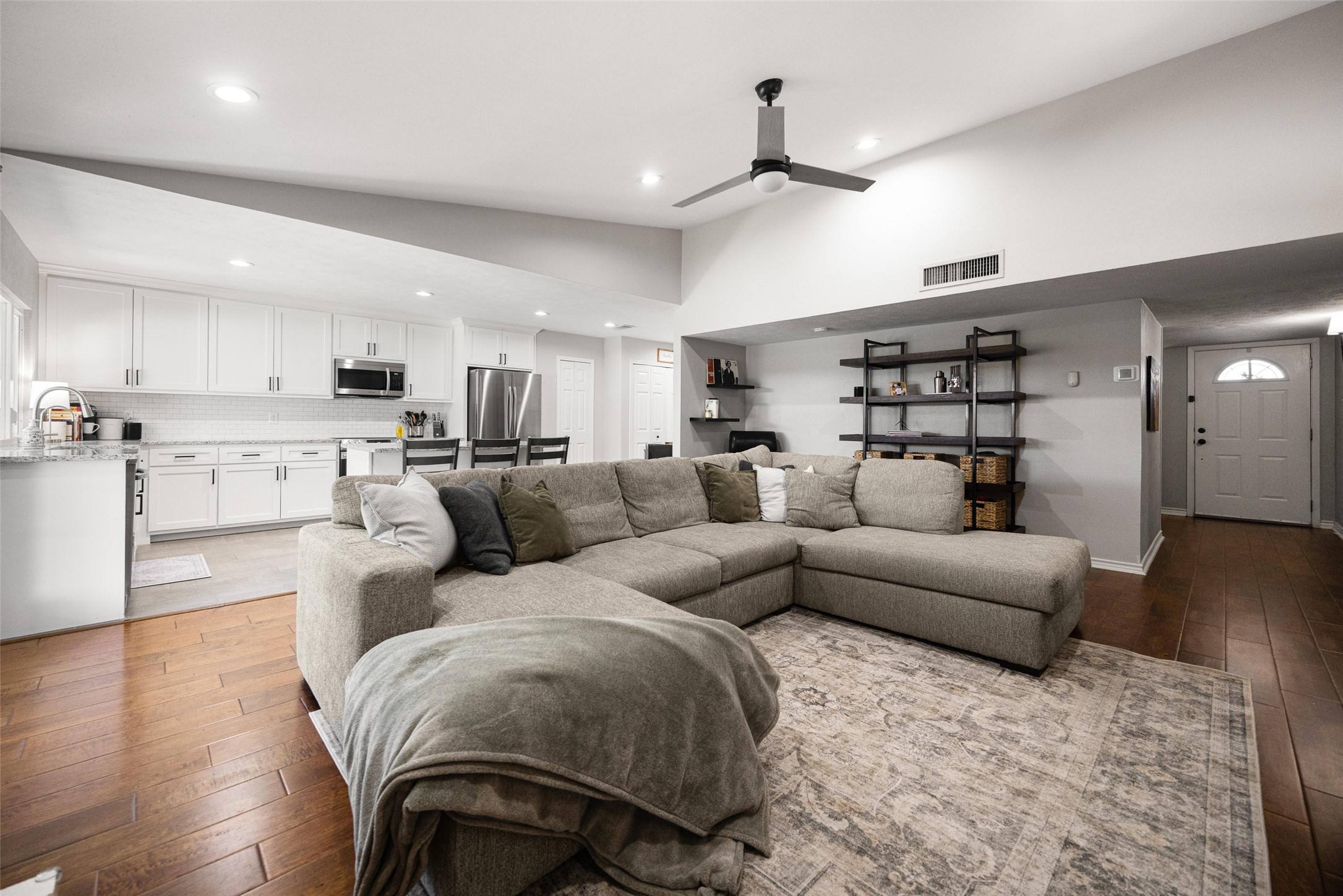 10945 Middle Knoll Drive