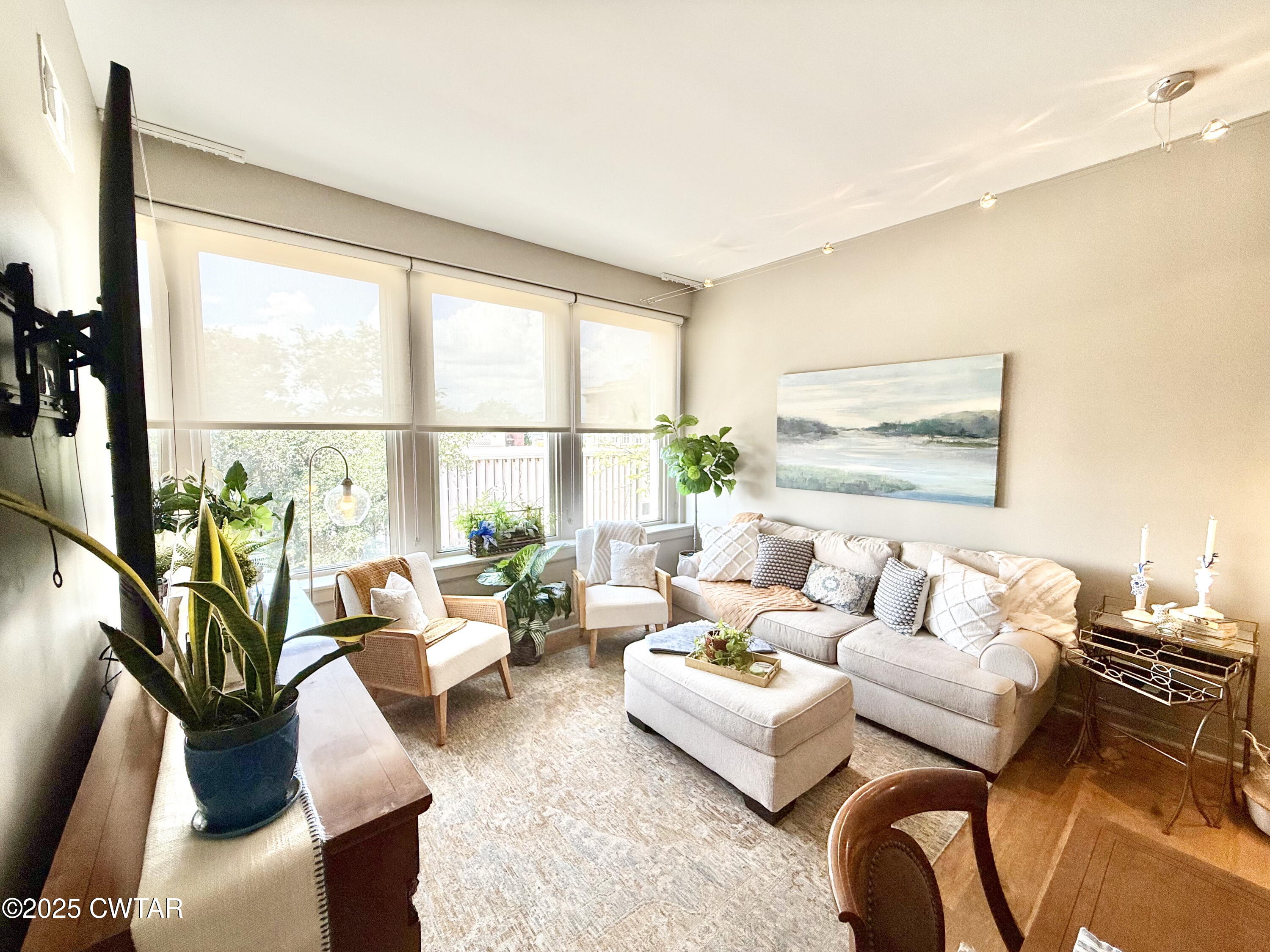 66 Monroe Avenue, 302