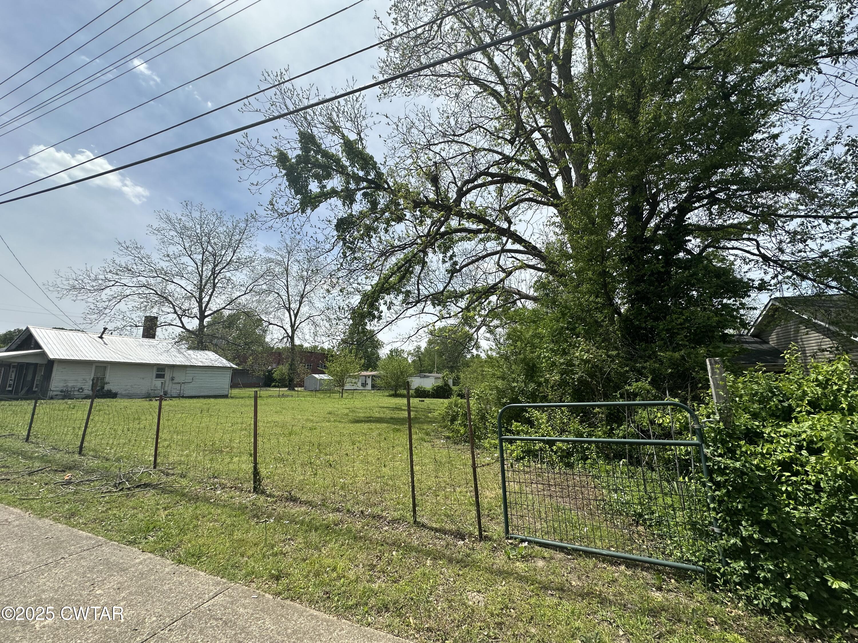 530 N McCombs Street