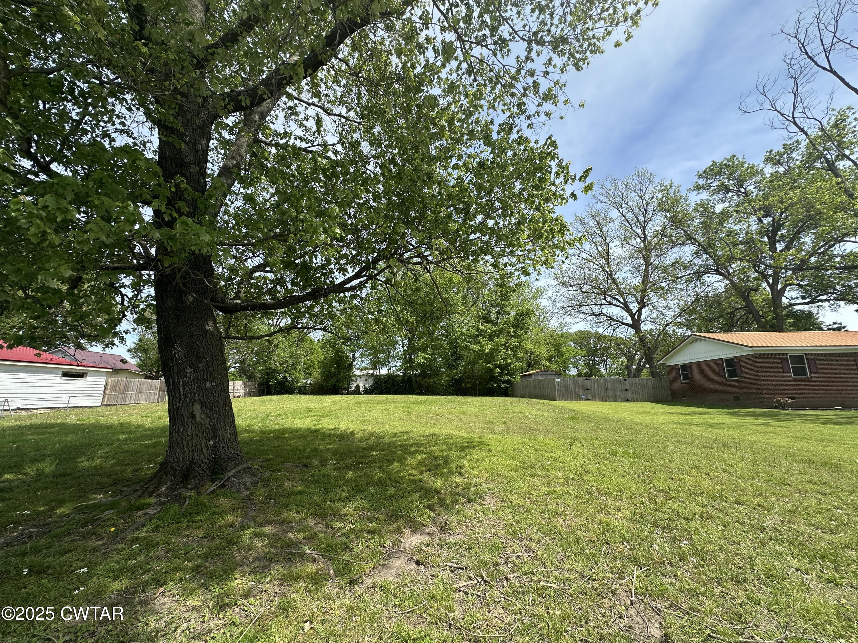 533 N McCombs Street