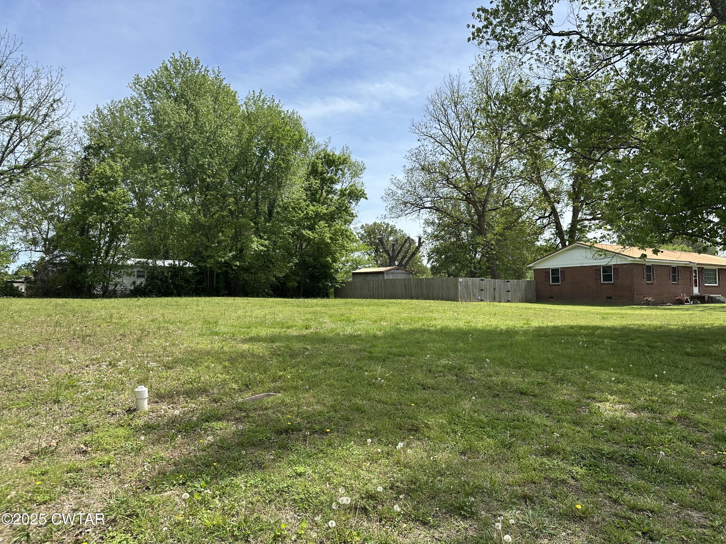 533 N McCombs Street