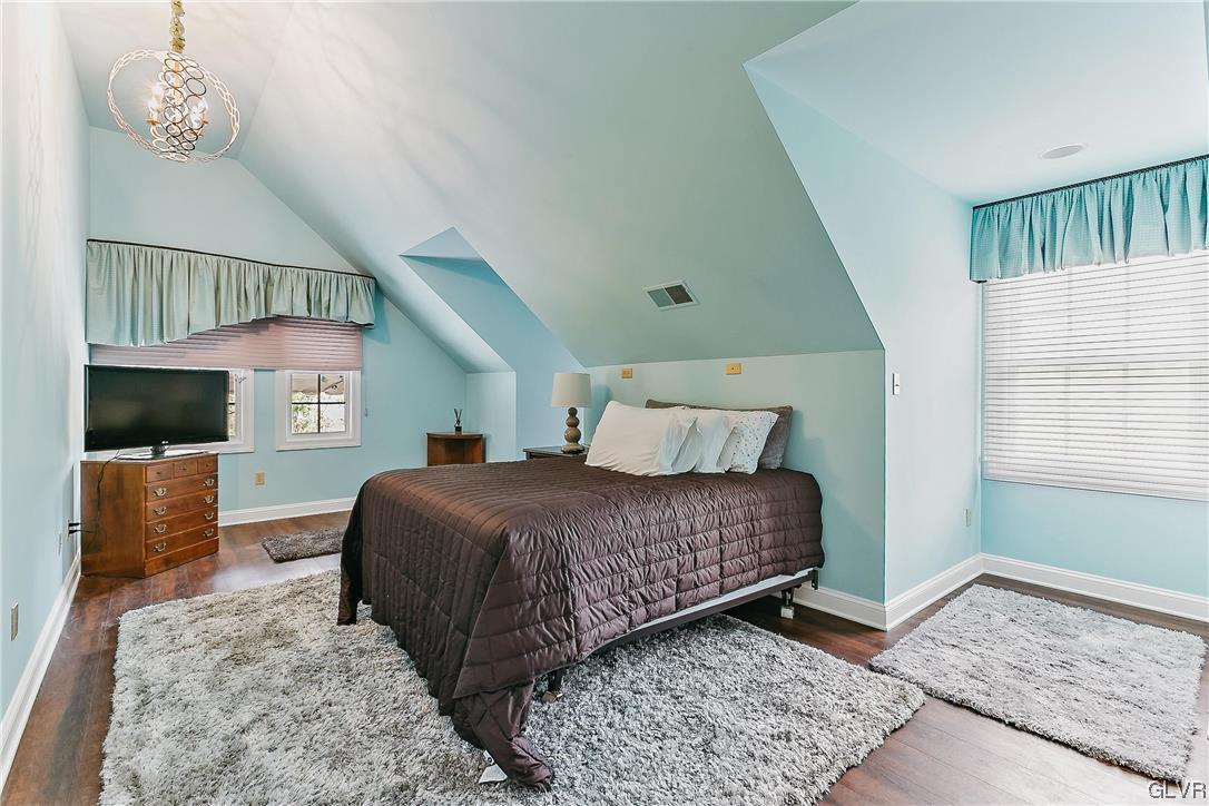 1744 Cortland Lane
