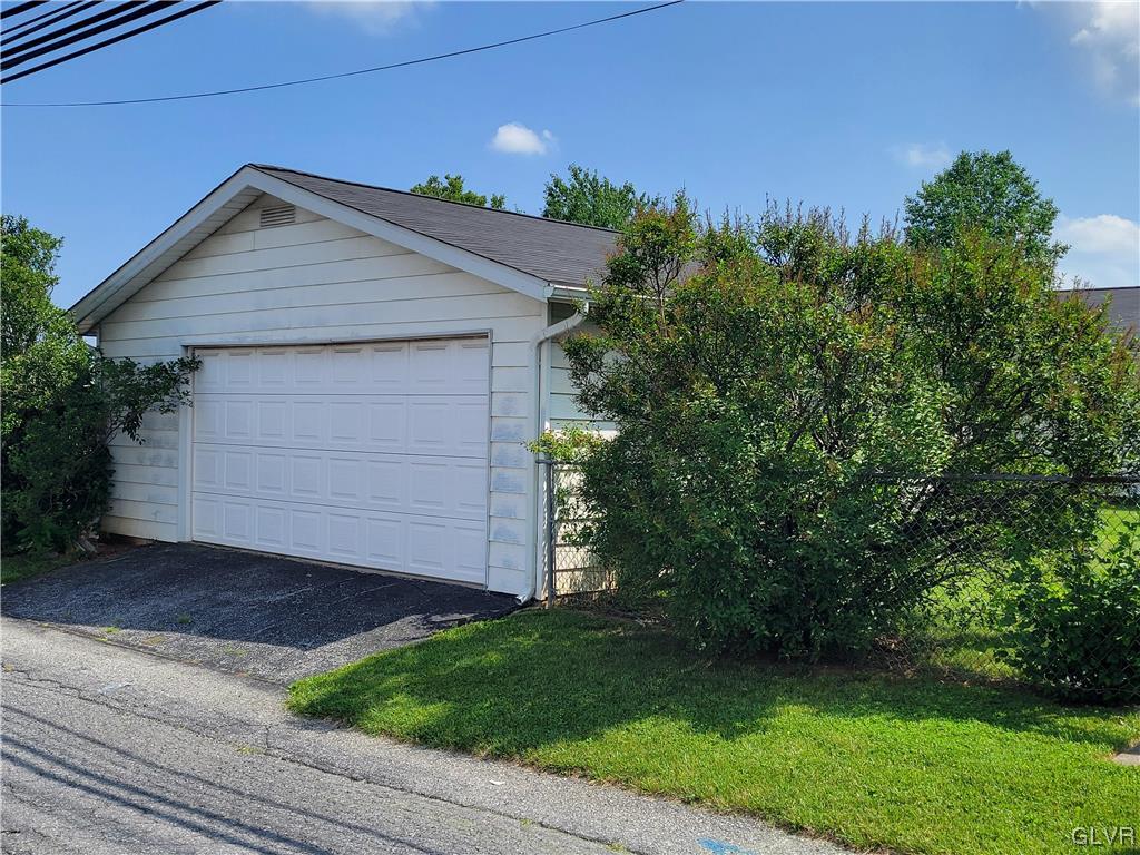 1264 Hampshire Drive