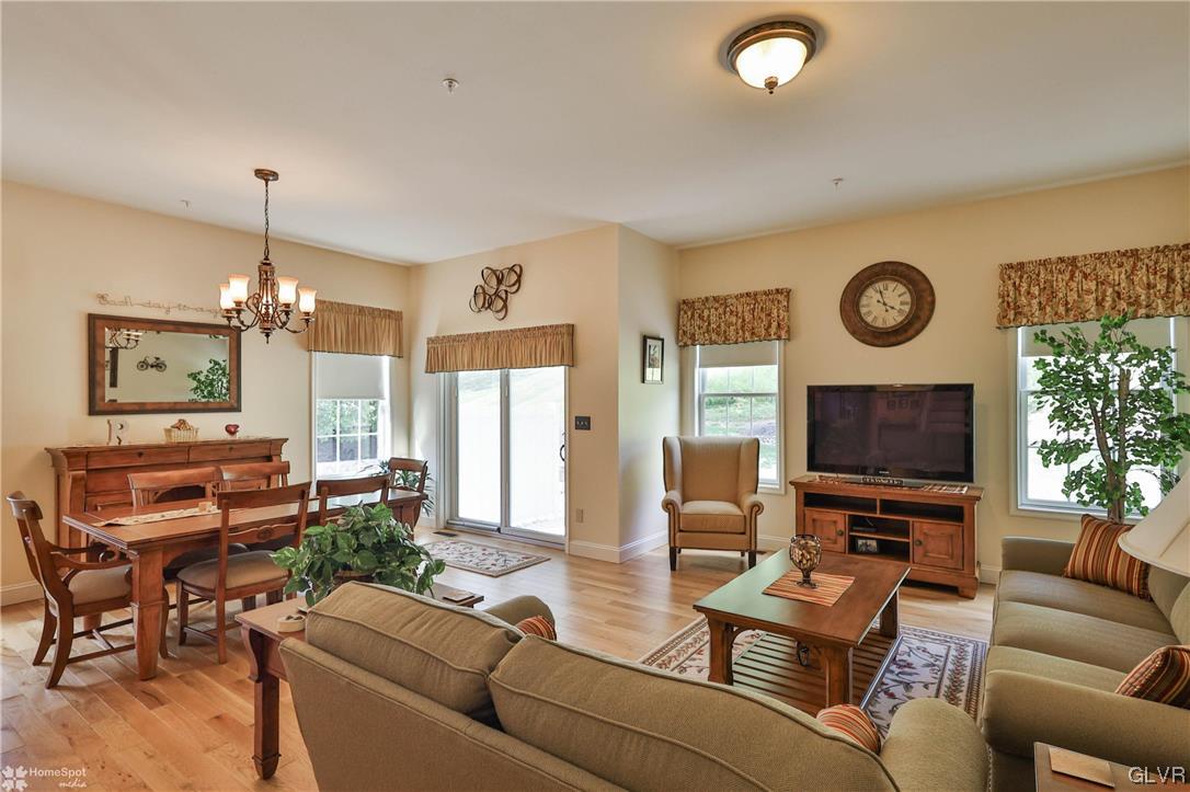 5552 BRIAR Lane