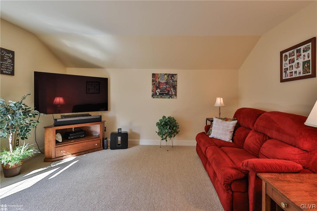 5552 BRIAR Lane