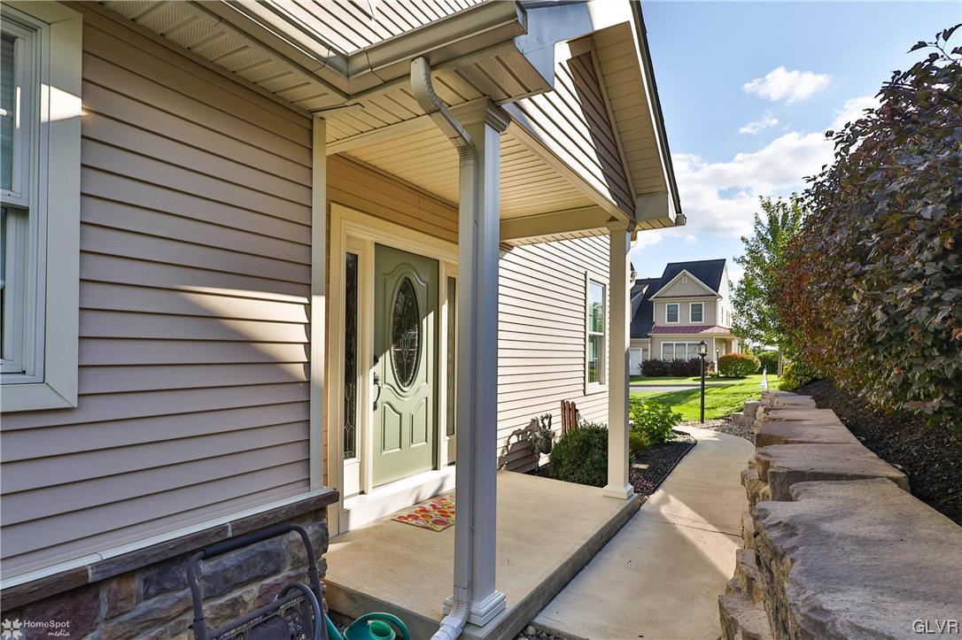 5552 BRIAR Lane