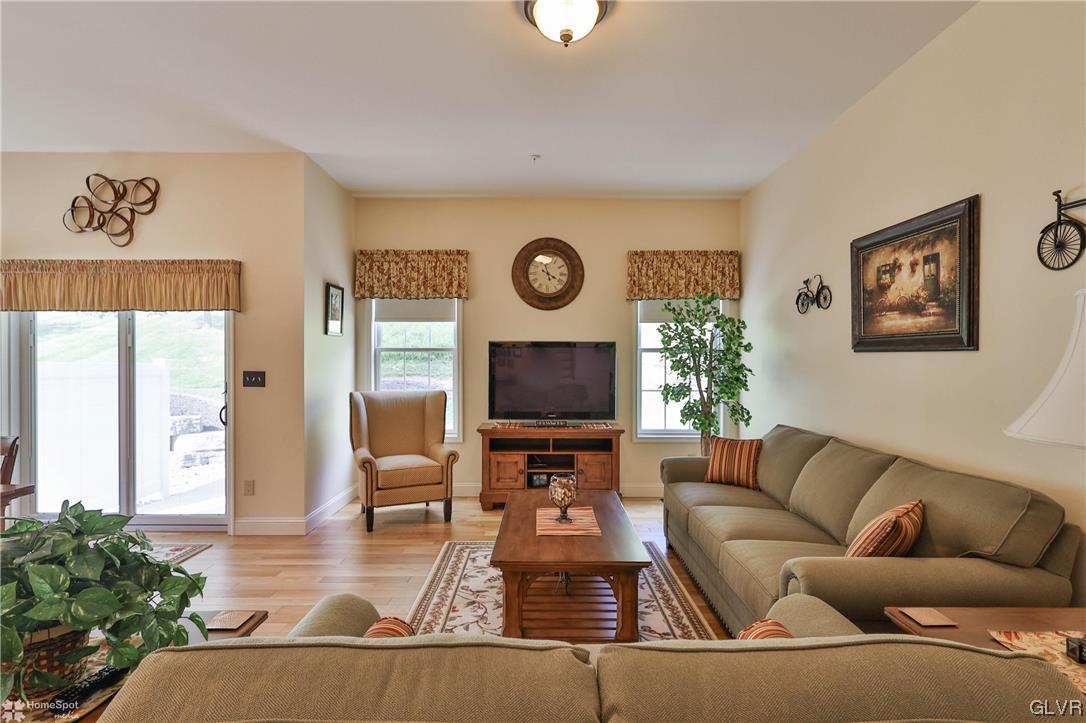 5552 BRIAR Lane