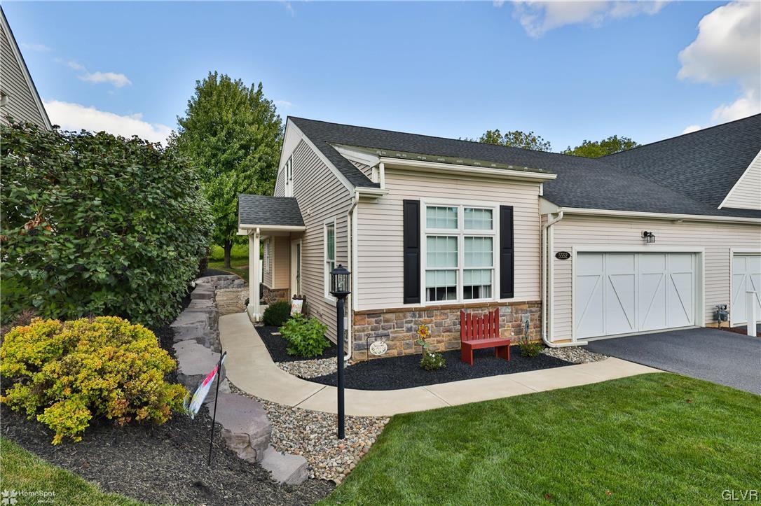 5552 BRIAR Lane