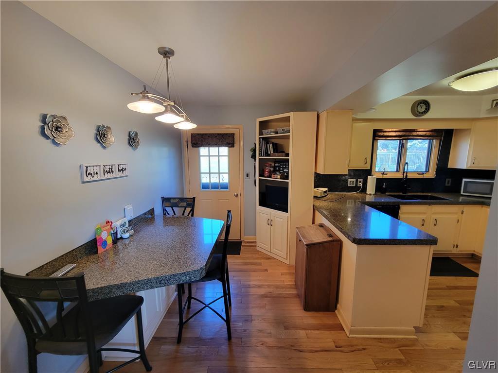 4015 Friars View Drive