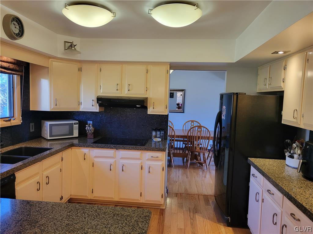 4015 Friars View Drive