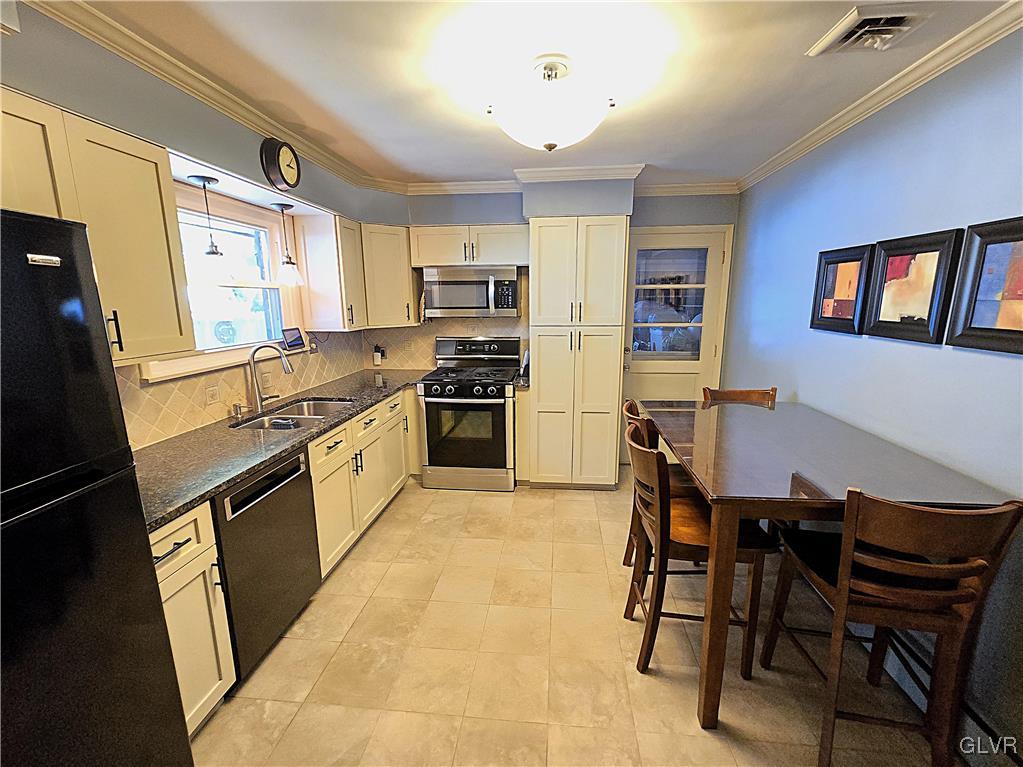 1387 Butternut Lane
