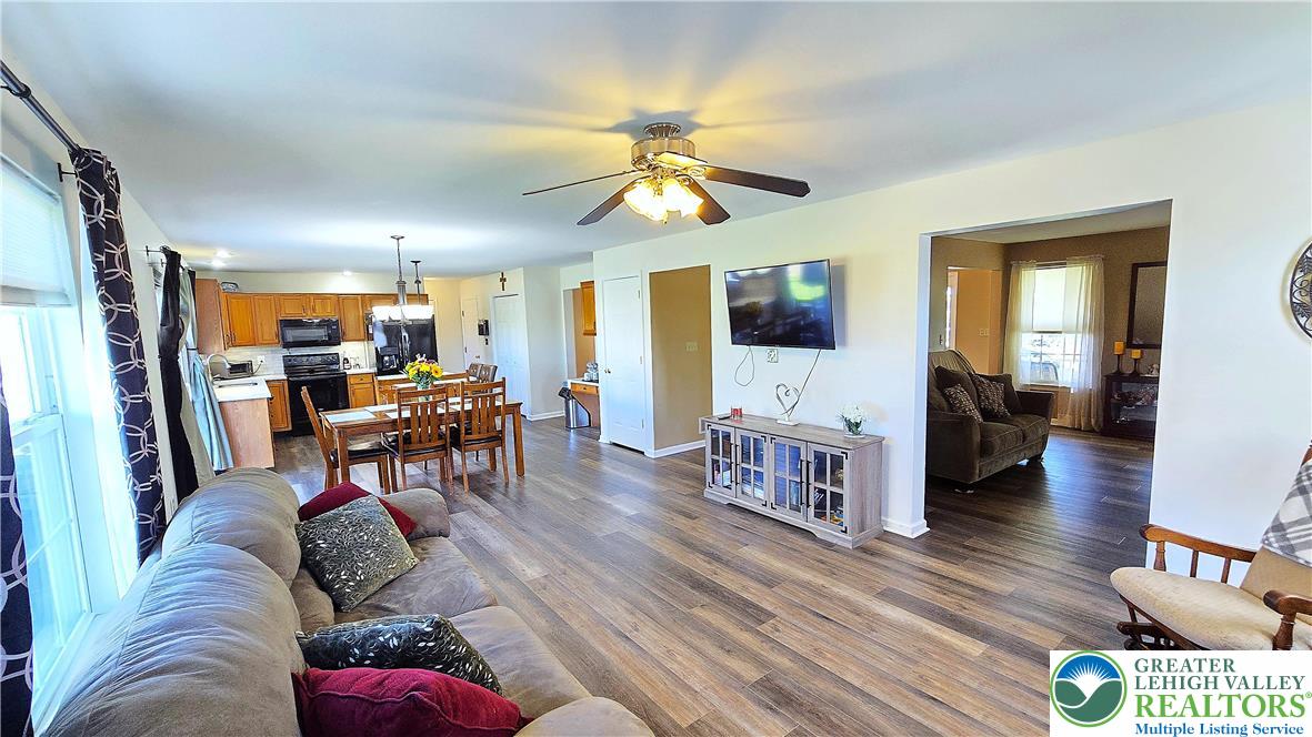 4125 Redbud Drive West