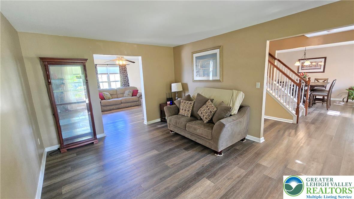 4125 Redbud Drive West