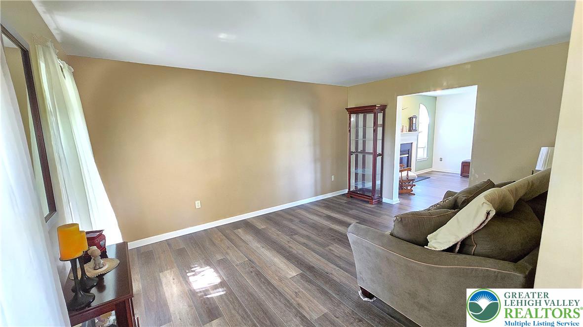4125 Redbud Drive West