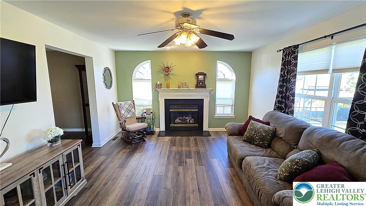 4125 Redbud Drive West