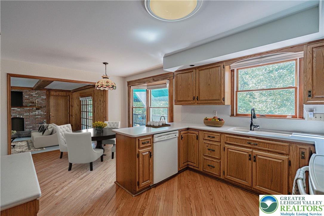 4984 Meadowview Drive