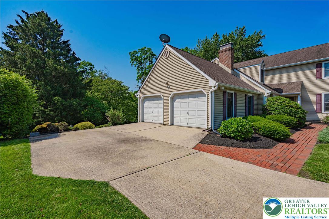 4984 Meadowview Drive