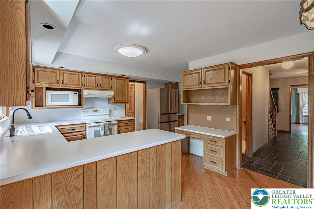 4984 Meadowview Drive