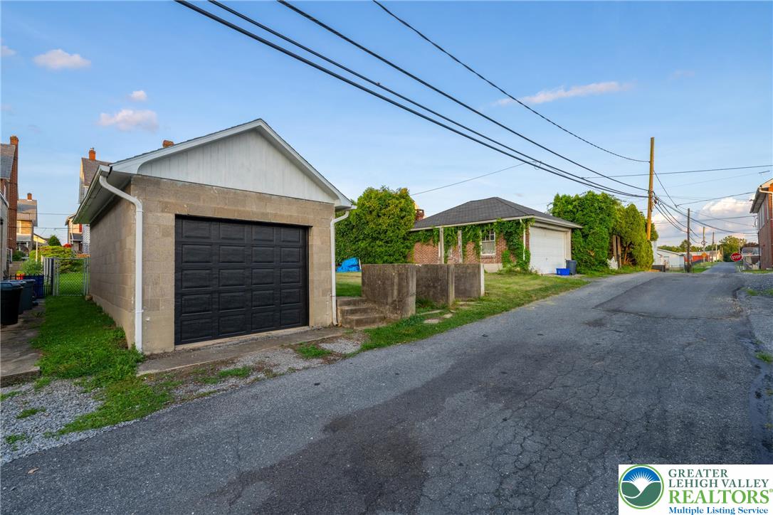918 Dewey Avenue